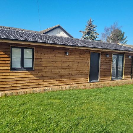 The Birch Lodge Located In Pegsdon Hexton Exterior foto